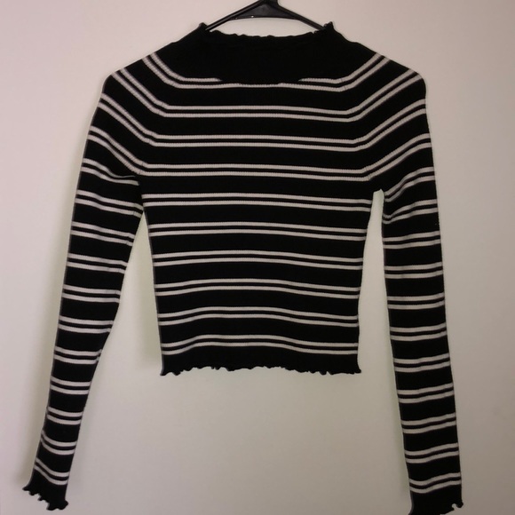 Kendall & Kylie Sweaters - Kendal & Kylie black & white striped sweatshirt